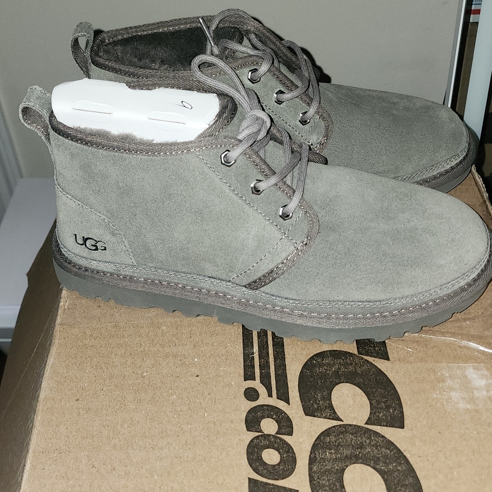 UGG Men's OLIVE Chukka Boots Size 9 USA - Picture 2 of 5